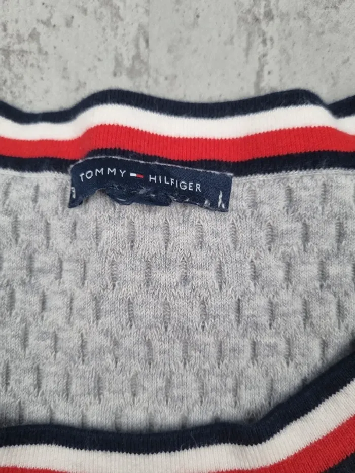 Pull gris Tommy Hilfiger – Taille M Femme (mesures en photos) - photo numéro 9