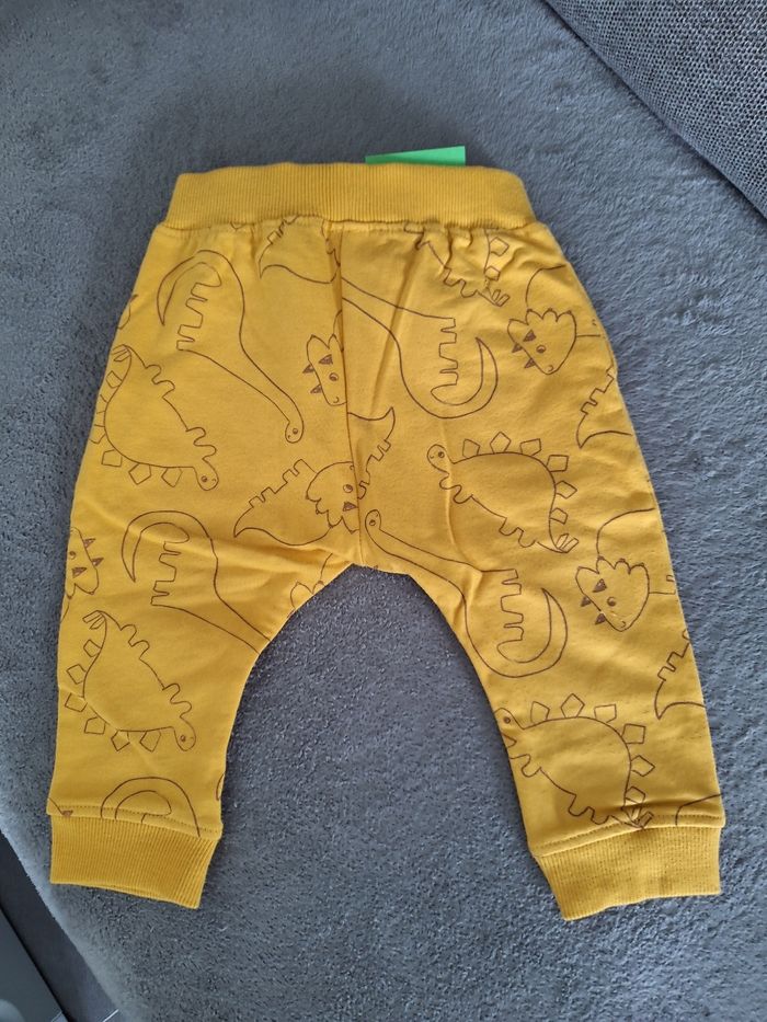 Pantalon neuf 9 mois - photo numéro 2