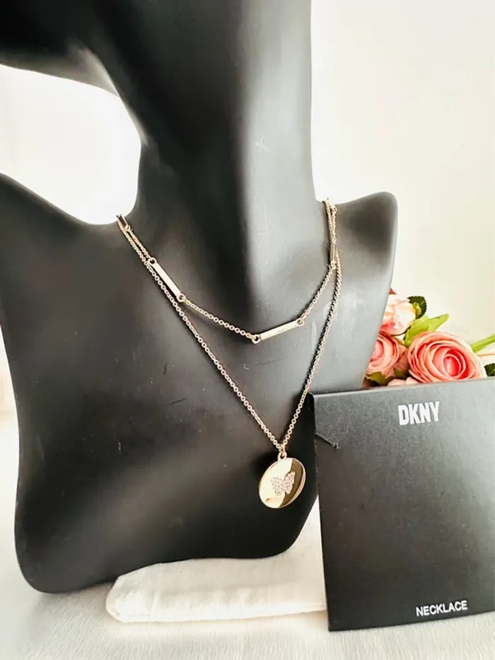 🦋Collier DKNY doré double rang médaillon papillon strass – authentique, neuf - photo numéro 6