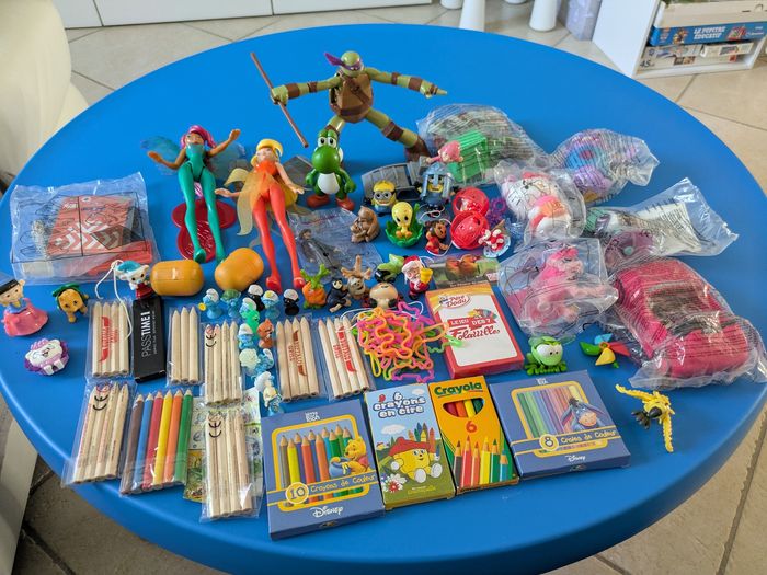 Lot petites figurines, petits jouets Neufs