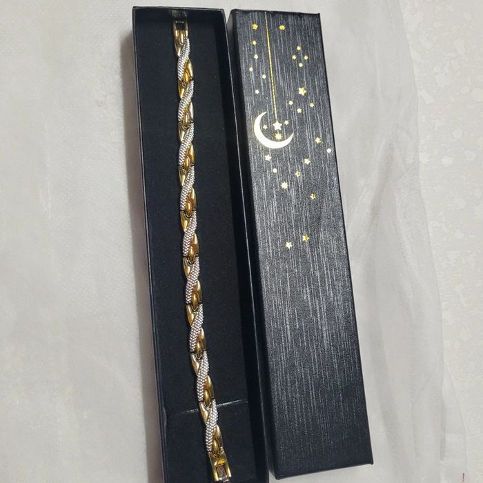Bracelet neuf + boîte neuve