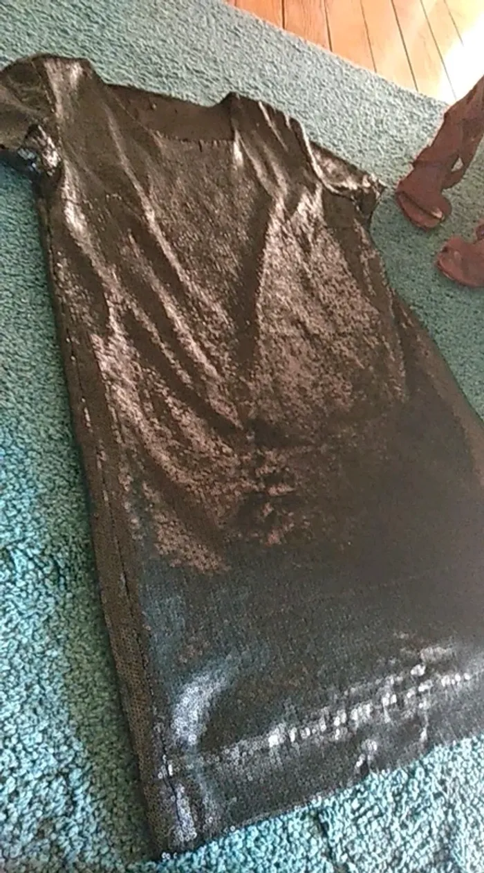 Robe noir à sequins - photo numéro 4