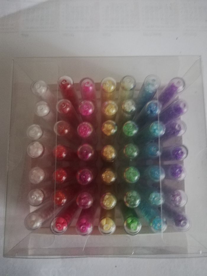 Lot de 49 tubes de perles rocailles