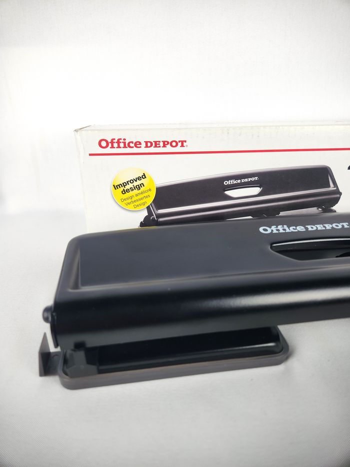 Perforatrice 4 Trous Office Depot - Base Anti-Dérapante - 20 Feuilles Max - photo numéro 2