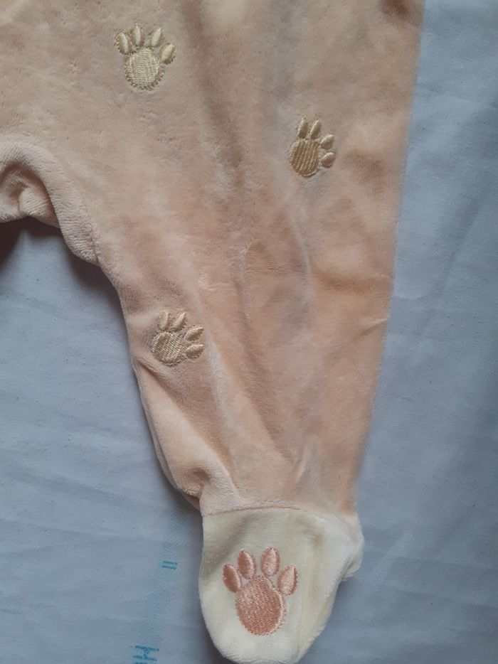 Babygros orange et jaune motif chats et empreintes pattes sur bas de jambe - photo numéro 2