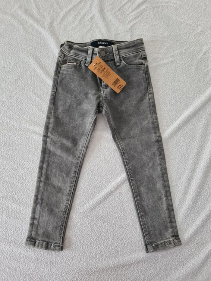 Jean Tape à l'œil neuf