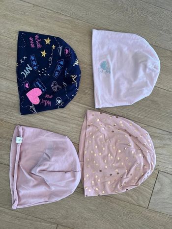 Lot de 4 bonnets fins fille 56cm très bon état