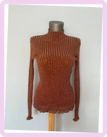 Haut Ajusté à Reflets Brillants – Chloé – Taille M