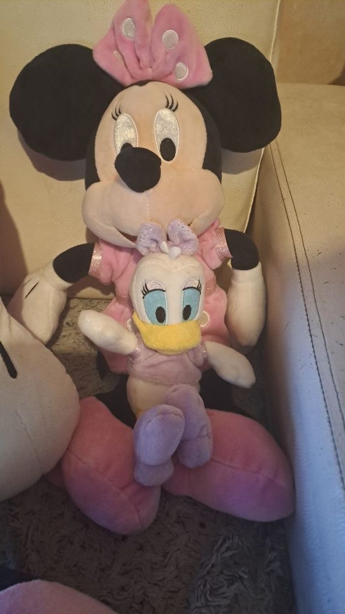 Peluche minnie avec daisy
