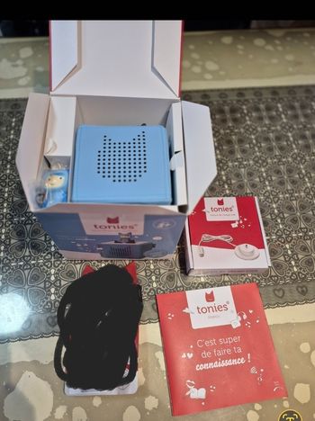 Toniebox neuve  ouvert juste pour la photo + chargeur usb neuf