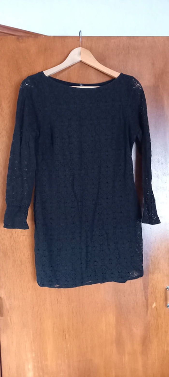 Robe dentelle manches longues