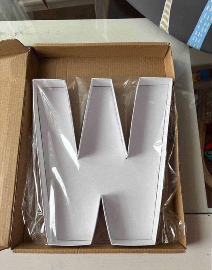 Récipient cartonné lettre W