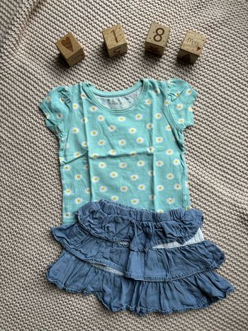 Ensemble t-shirt et jupe