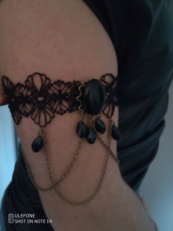 Bracelet de bras en dentelle et pierre naturelle d'obsidienne