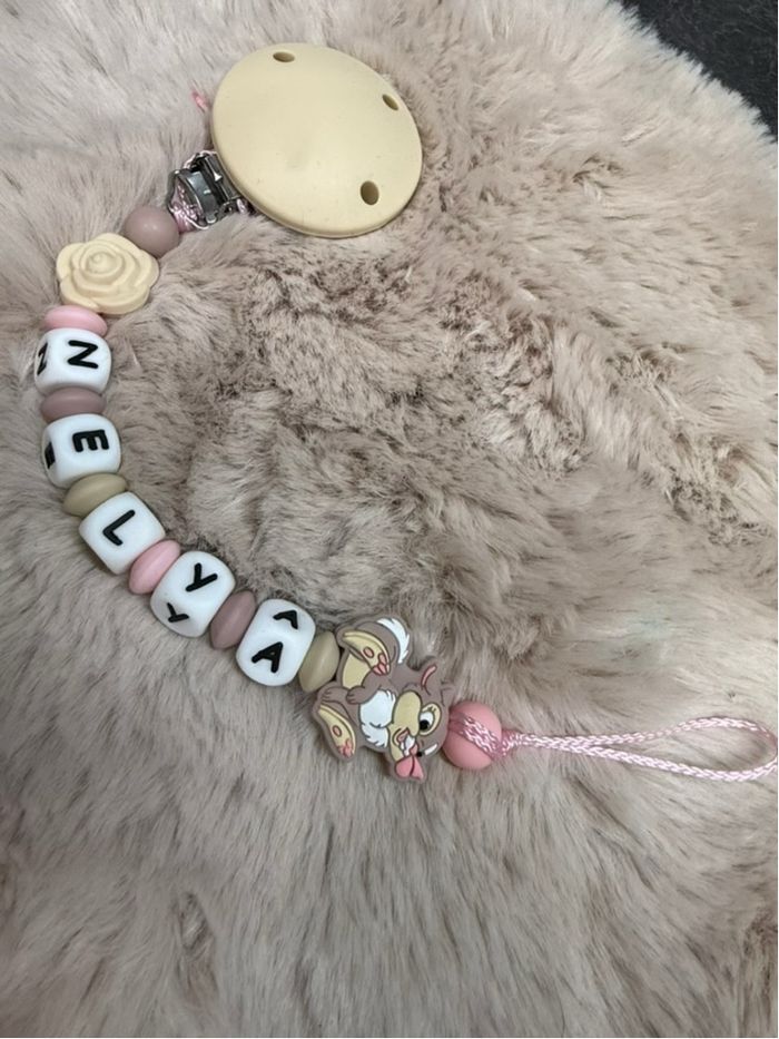 Attache tétine lapin