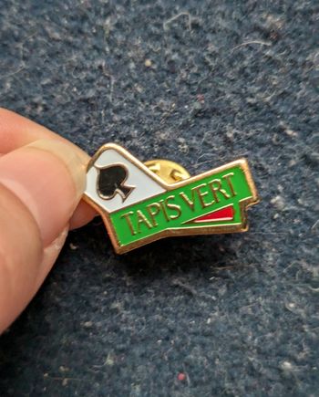 Pins publicitaire Tapis Vert