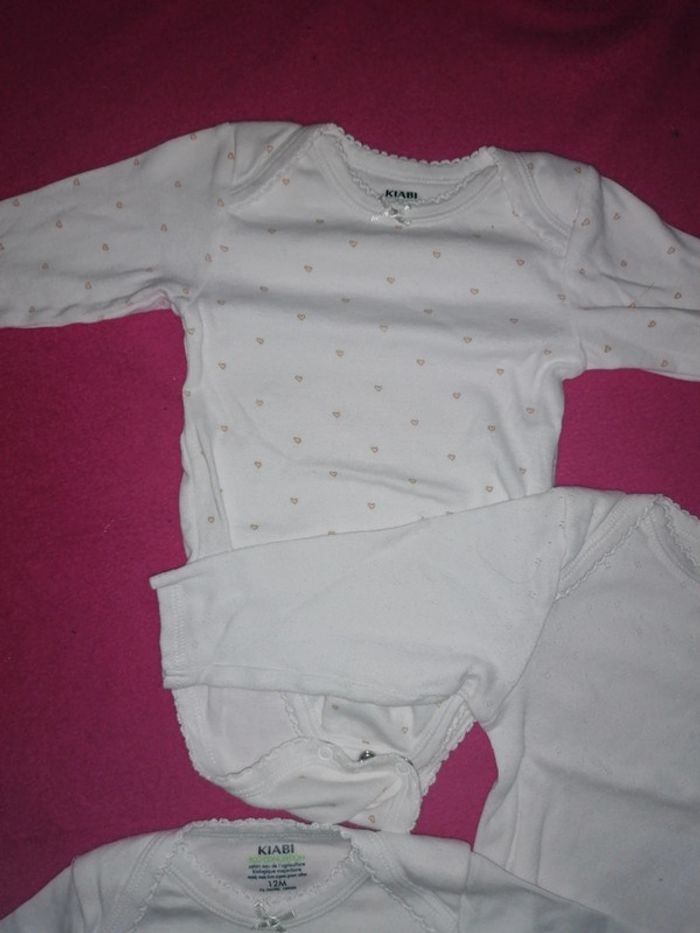 Lot bodies 12 mois kiabi - photo numéro 2