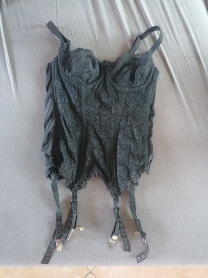 Body porte jarretelle 90B