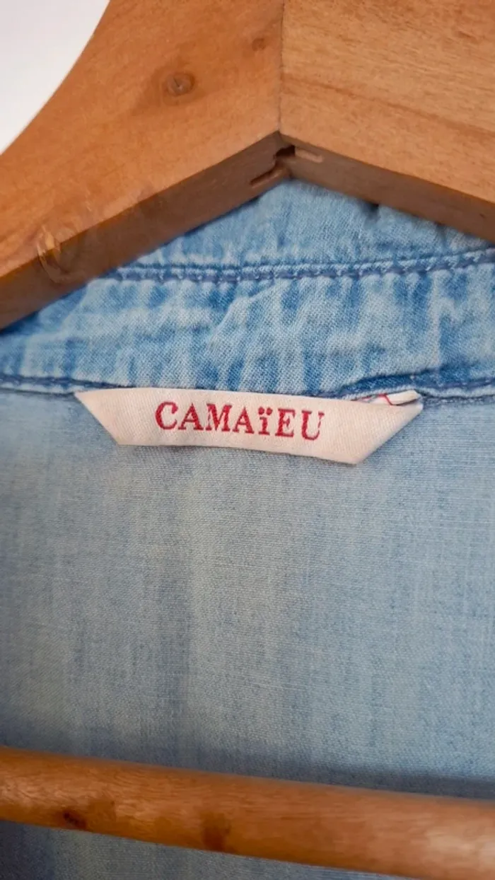 Chemise en jean avec broderie – Taille 38 - État neuf - photo numéro 5