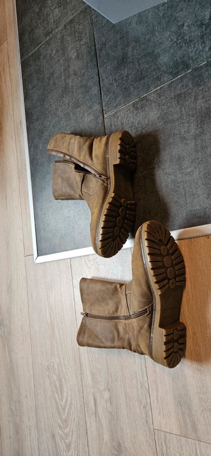 Paire de bottes en style daim, beige fonce, pointure 38