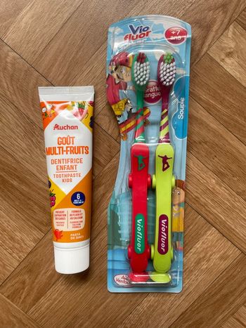 Lot brosses à dents enfant Viofluor + dentifrice Auchan kids 50ml