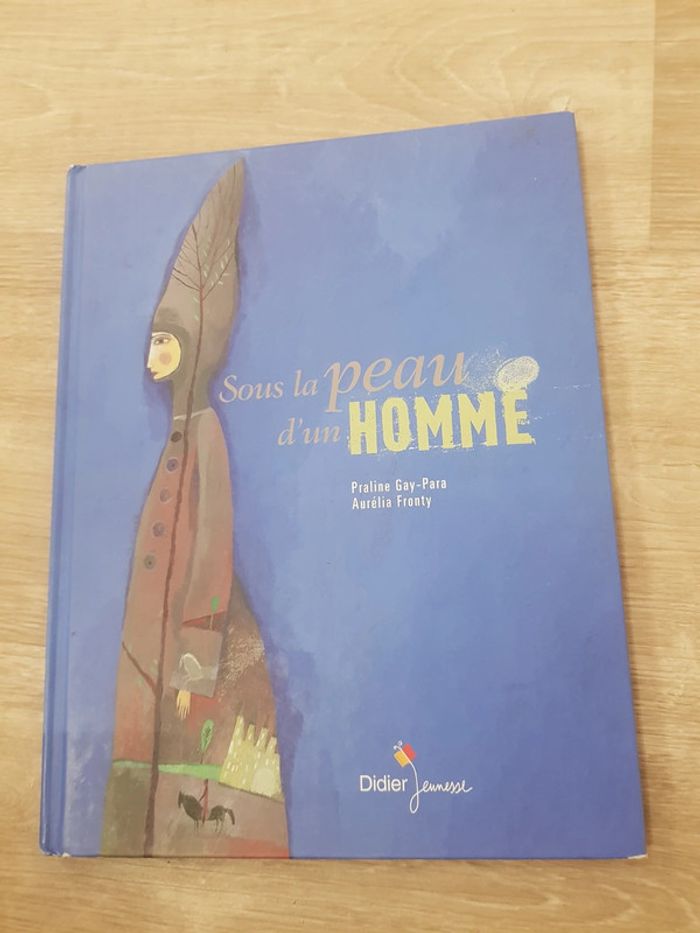 Livre sous la peau d'un homme