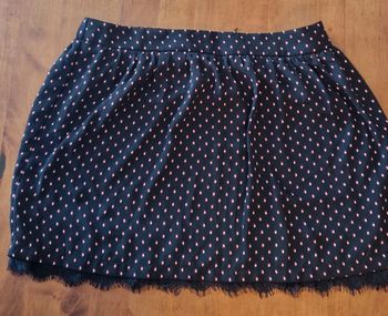 Jupe courte doublée,  bas dentelle taille40