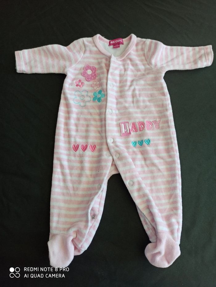 Pyjama à rayures et motifs