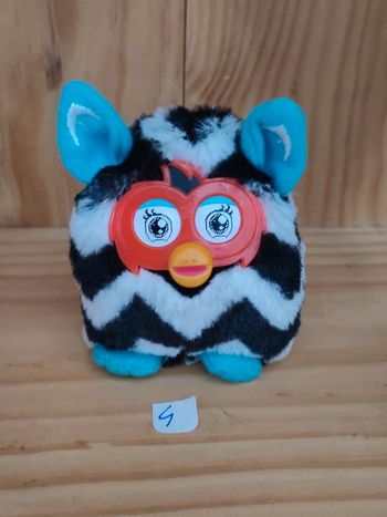 Mc Donald's 2014 peluche Furby zigzag stripes