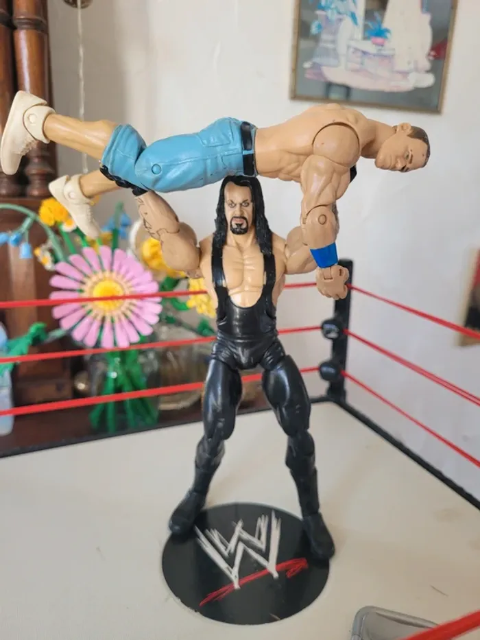 Vends ring de catch wwe mattel 2010 + john cena , thé undertaker et chaise - photo numéro 4