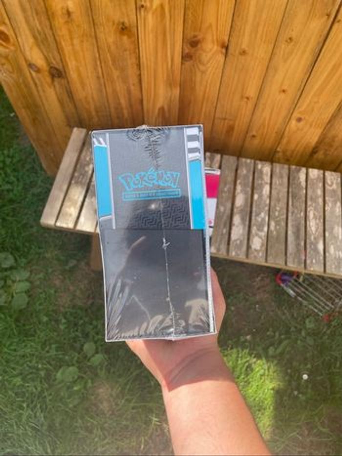 ETB Pokémon 10.5 Foudre Noire - Parfait État - photo numéro 8