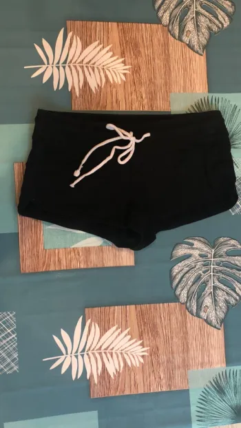 Short Undiz