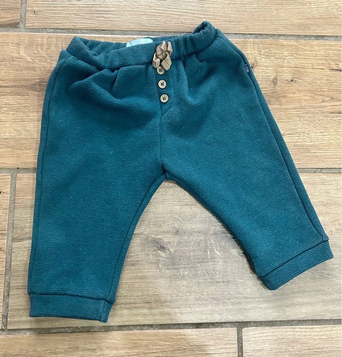 Petit pantalon bébé