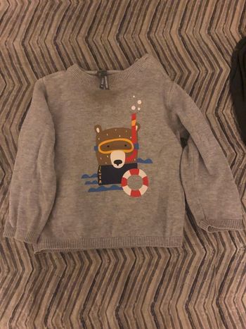 Jolie pull taille 12 mois confortable 