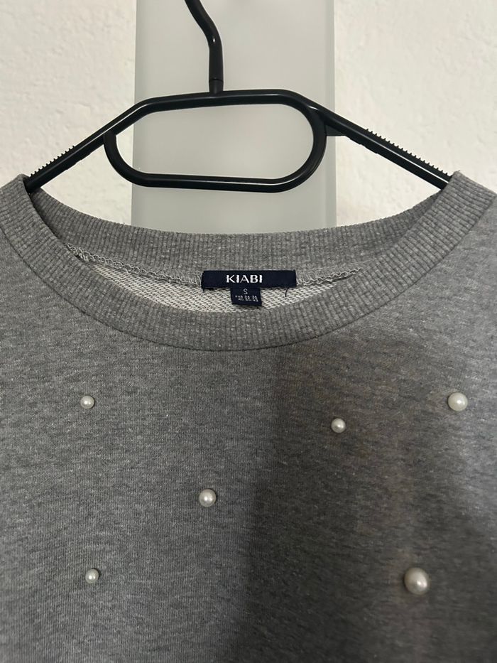 Pull kiabi gris et perles - photo numéro 2