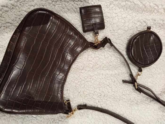 🔝 Petit sac à bandoulière sac à main Primark effet croco marron et doré en PVC et polyester - photo numéro 4