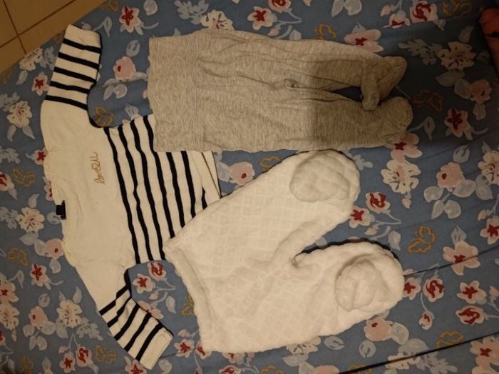 Ensemble 2 pantalons et 1 haut marinière