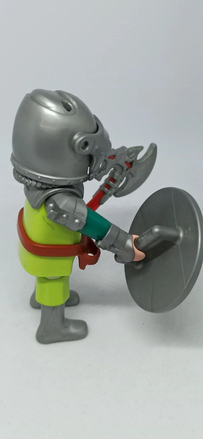 Homme chevalier motif dragon vert avec bouclier rond et arme playmobil - photo numéro 2