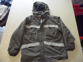 Blouson à capuche superbe état trés chaud
