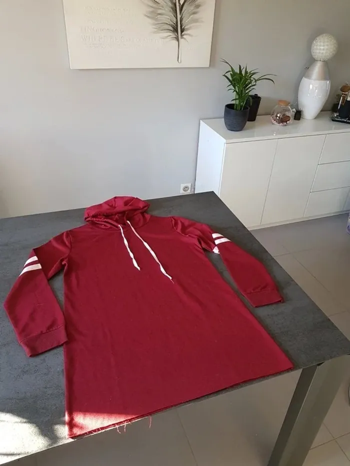 Robe Bordeaux et blanc neuve - photo numéro 2