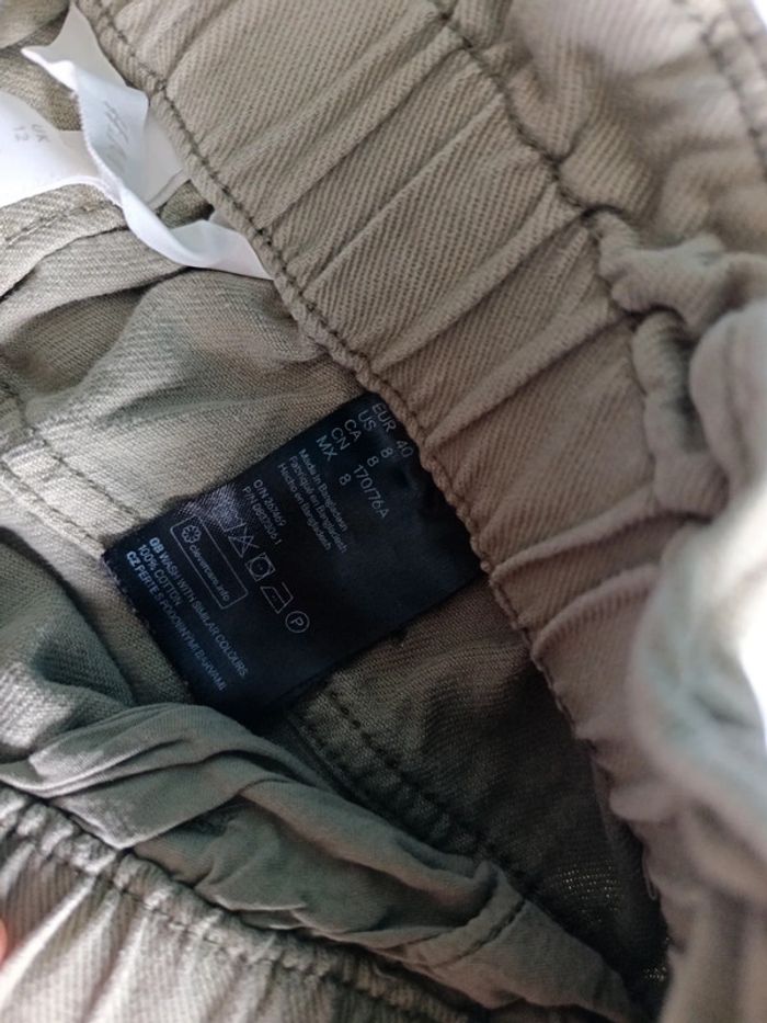 Pantalon femme taille 40 H et M couleur kaki très bonne - photo numéro 6
