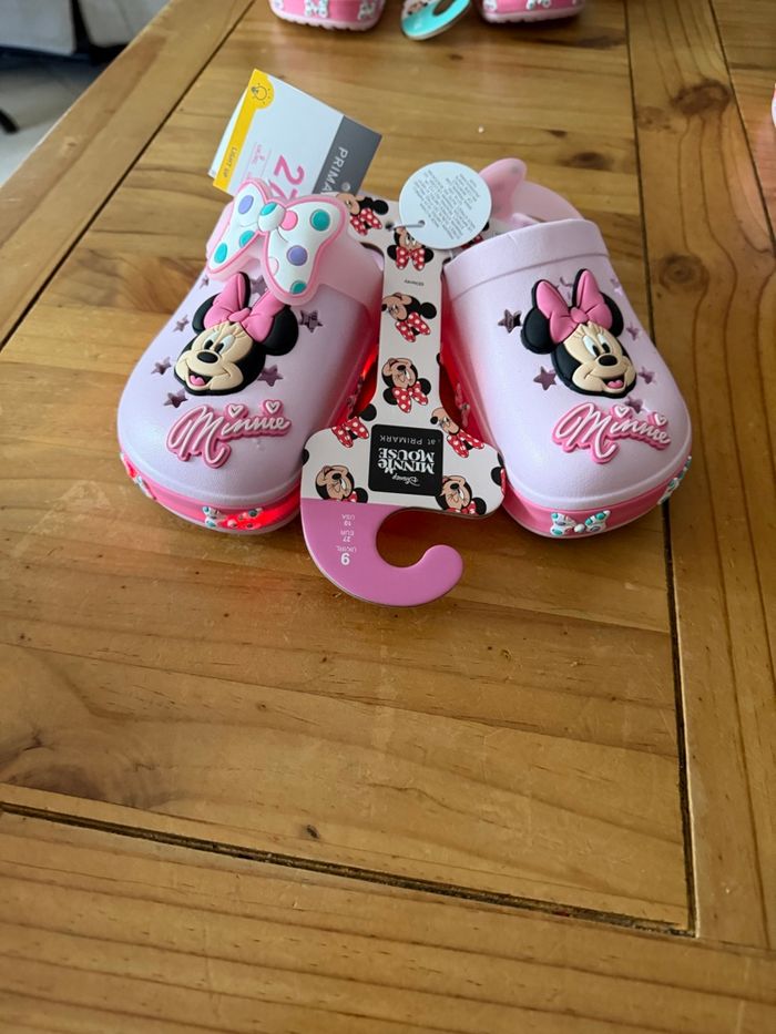 Crocs lumineux Minnie neufs taille 27 - photo numéro 2