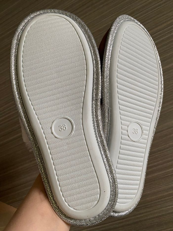 Pantoufles neuves - photo numéro 2