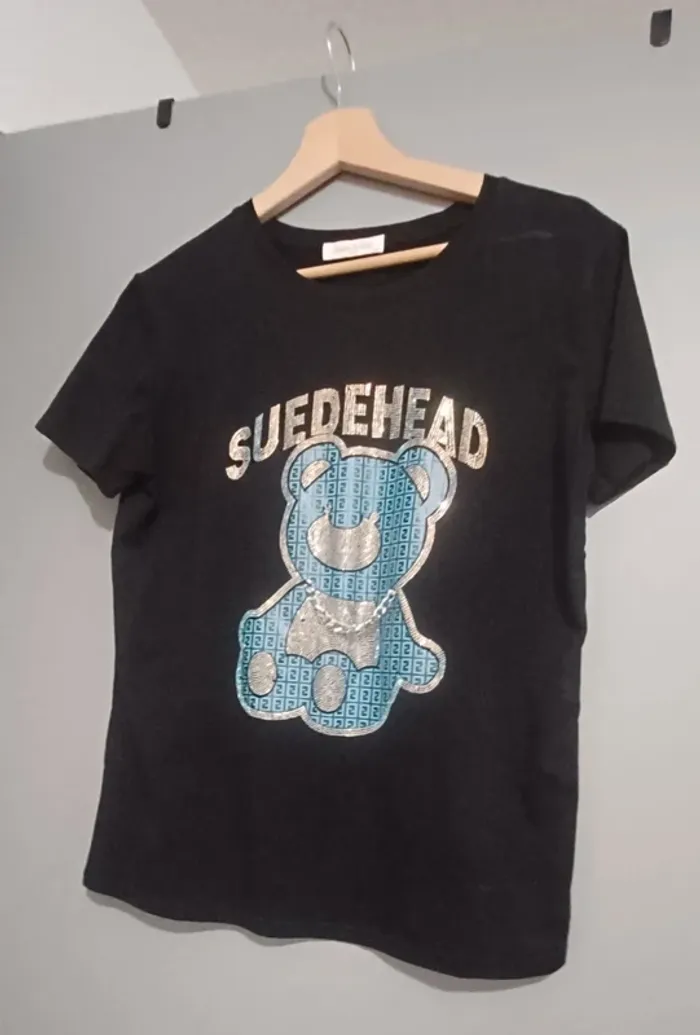 Tee chirt noir à motif