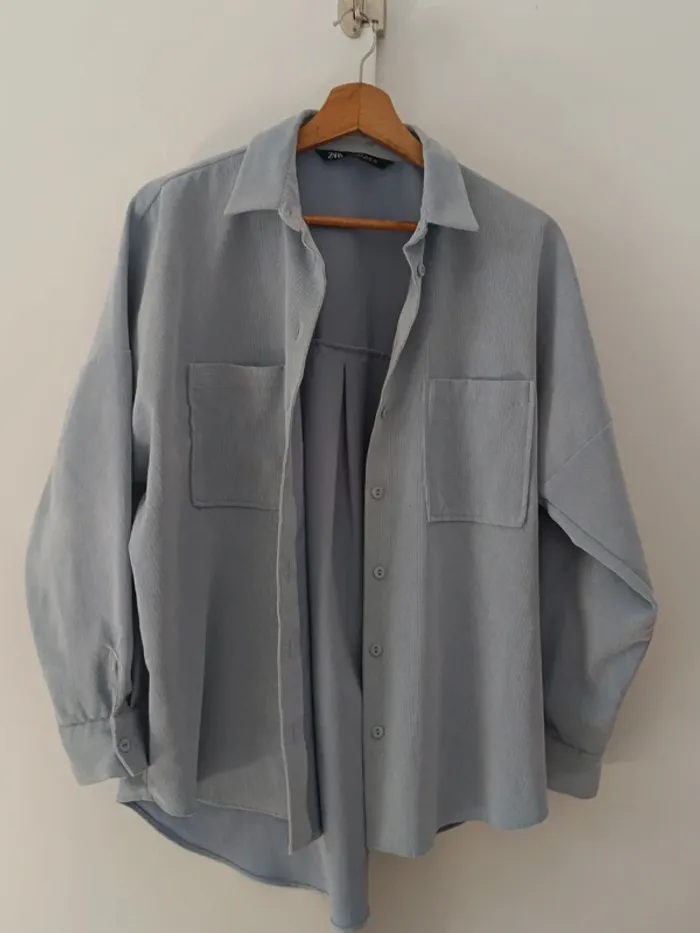 Chemise Bershka bleu ciel en velours - photo numéro 2