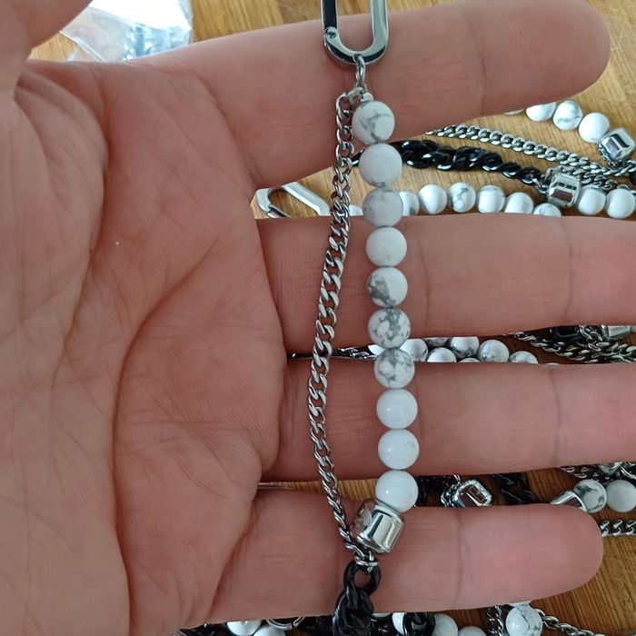 Bracelet orné de pierre naturelles howlite et acier inoxydable - photo numéro 2