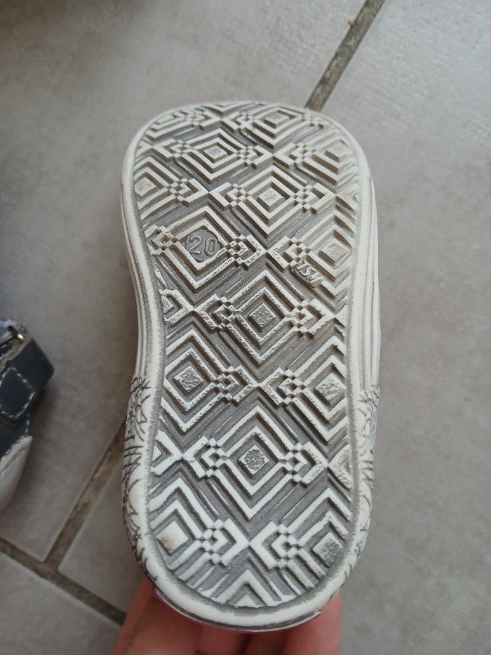 Baskets à scratchs neuves bellamy pointure 20 - photo numéro 7