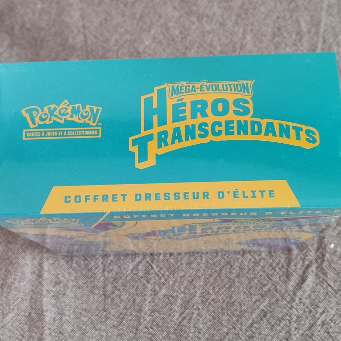 Coffret cartes pokemon ETB - photo numéro 3