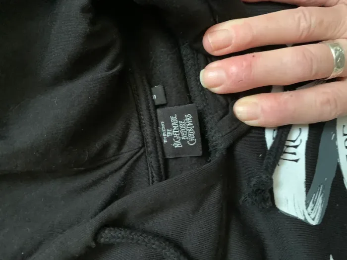 Sweat, étrange Noël de monsieur Jack, taille S capuche neuf trop petits pour moi - photo numéro 4