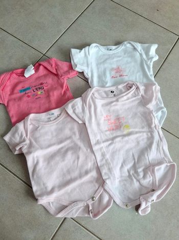 Lot 4 bodys manche courte